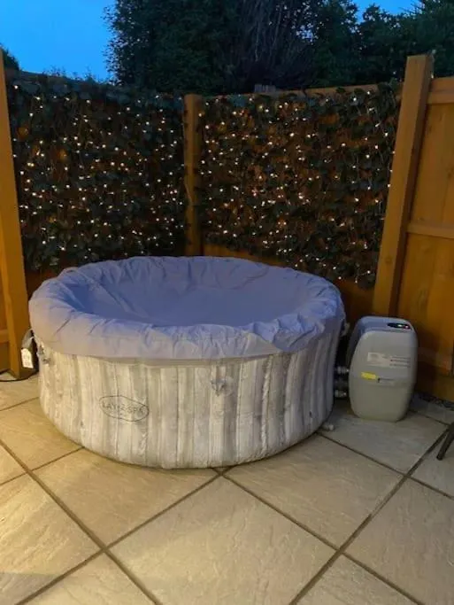 Stylish 1 Bedroom Studio Outdoor Area And Hot Tub-1